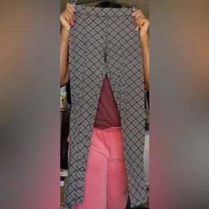 PINK Victoria's Secret Black and White Geometric Leggings